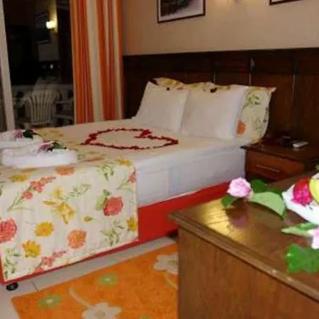 Ezer Szálloda Ayvalı