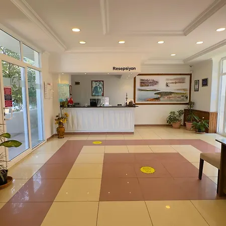 埃泽尔酒店 2*